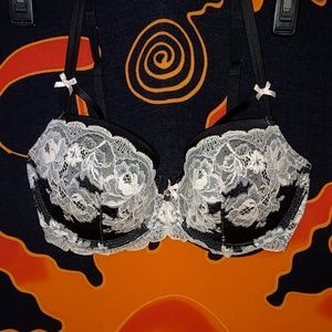 Black & White Victoria's sec 34DD Bra MAKE AN OFFE